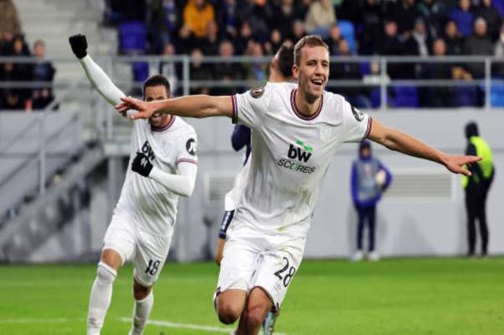 احتفال توماس سوتشيك لاعب وست هام